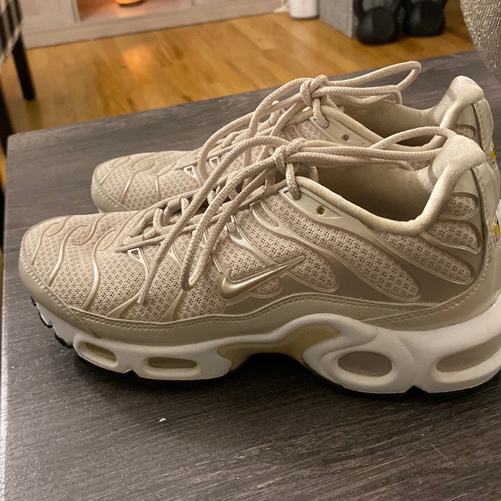 NIKE Air Max Plus